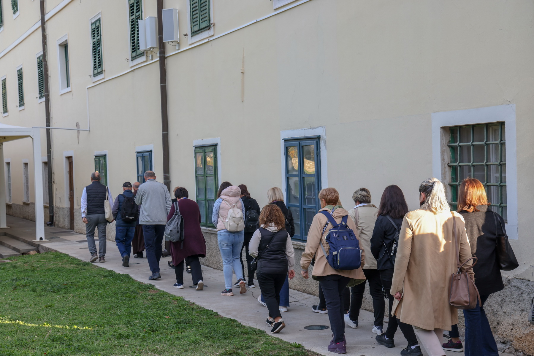 Klikni na fotografiju za uvecanje