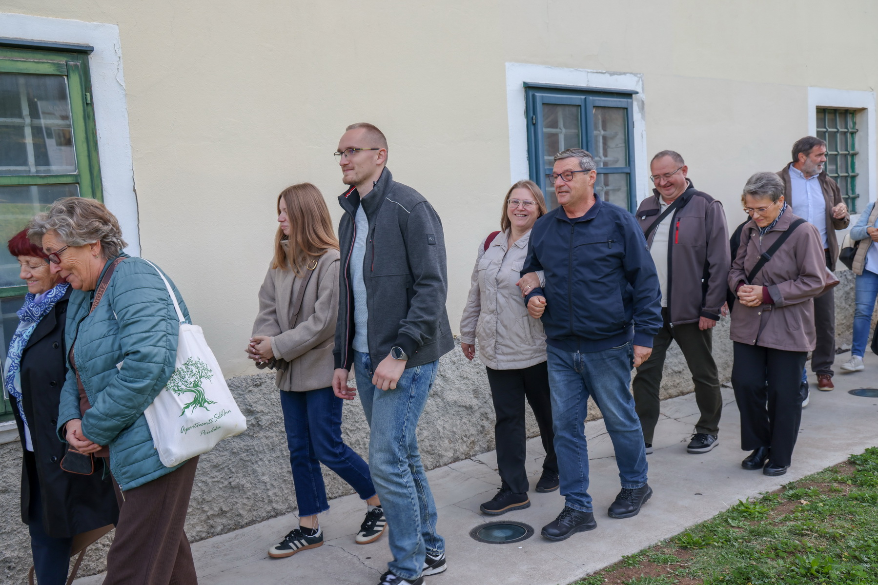 Klikni na fotografiju za uvecanje